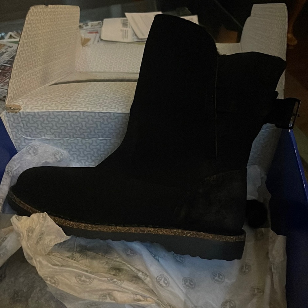 Birkenstock womans Upsalla Shearling boots size US 7